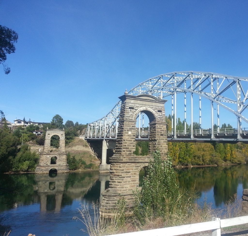 Clutha River with bridge old and new