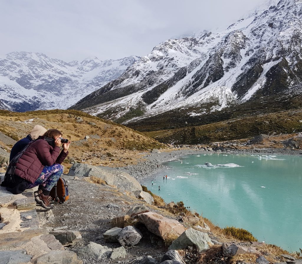 Hooker Lake with tourists