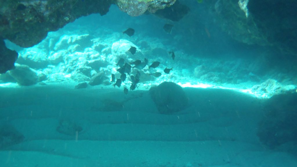 Underwater arch at Limu Pools